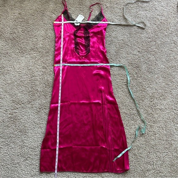 Sener Lingerie Pink Satin Black Lace Side Slit Nightgown NWT Size Medium - Picture 7 of 7